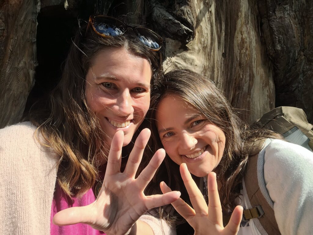 Satyadevi und Yogita auf Erkundungstour.