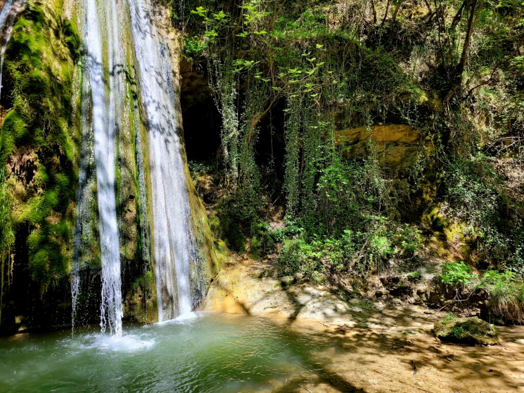 Wasserfallbecken in Assisi.